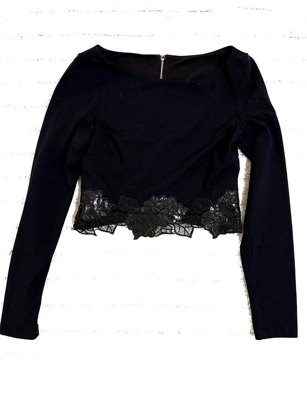 Bebe Women's Black Long-Sleeve Lace Hem Crop Top XS